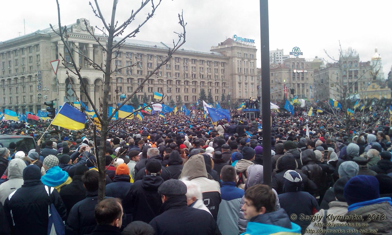 Фото Киева. Площадь Независимости, «Народное вече». «Евромайдан» 1 декабря 2013 года, около 14:25.