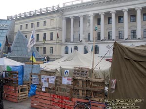 Фото Киева. Площадь Независимости. IT#палатка на «Евромайдане» и точка беспроводного доступа D-Link, 19 января 2014 года, около 12:25.