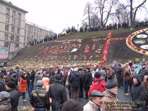 Фото Киева. Цветы в память о «Небесной сотне» на улице Институтская. «Евромайдан» 2 марта 2014 года, около 12:40.