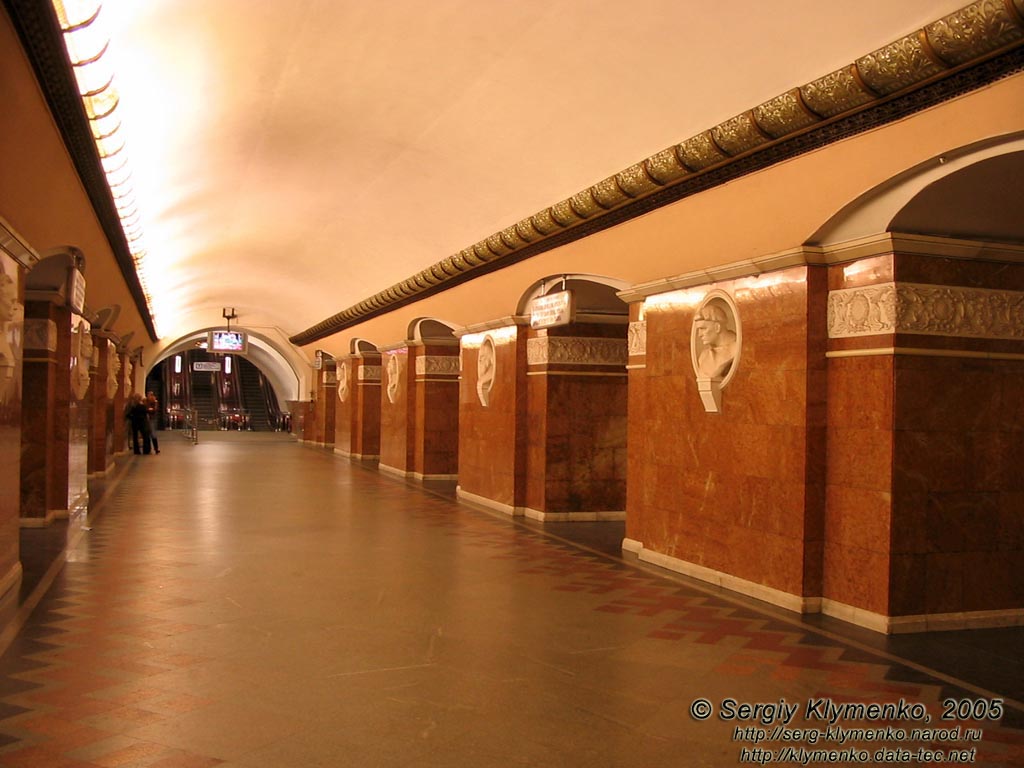 Фото Киева. Станция метро «Университет», подземный вестибюль.