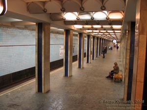 Фото Киева. Станция метро «Почтовая площадь», подземный вестибюль.