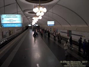 Фото Киева. Станция метро «Выставочный центр», подземный вестибюль.