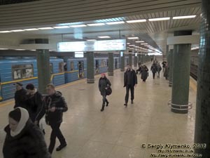 Фото Киева. Станция метро «Голосеевская», подземный вестибюль.
