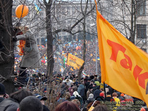 Фото Киева. Киев, Площадь Независимости. 23 января 2005 года, 13:43. Майдан ожидает своего Президента.