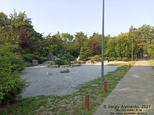 Фото Киева. В парке «Киото» (Деснянский район). Японский сад камней.