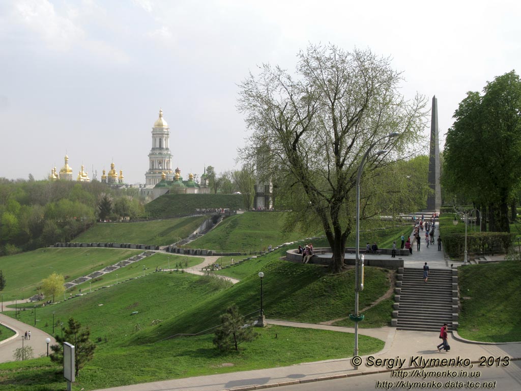 Фото Киева. Парк Вечной Славы (вид от аллеи Героев Крут).