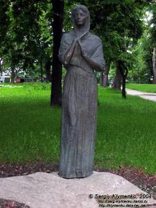 Фото Киева. Городской парк. М. К. Заньковецкой парковая скульптура.