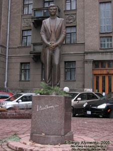 Фото Киева. Памятник А. Б. Соловьяненко.