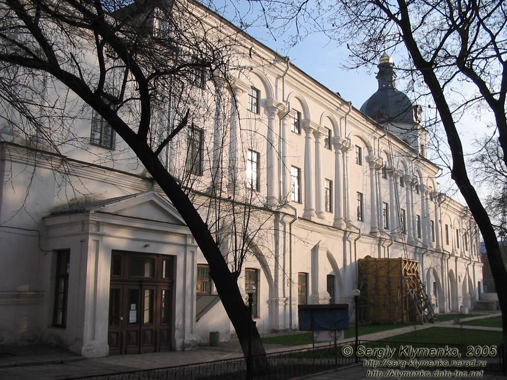 Фото Киева. Старый, или «Мазепин» учебный корпус Киевской академии.