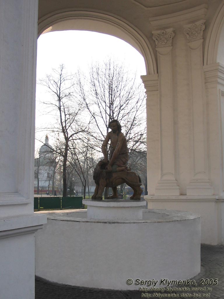Фото Киева. Фонтан "Самсон", скульптурная композиция "Самсон раздирает пасть льва".