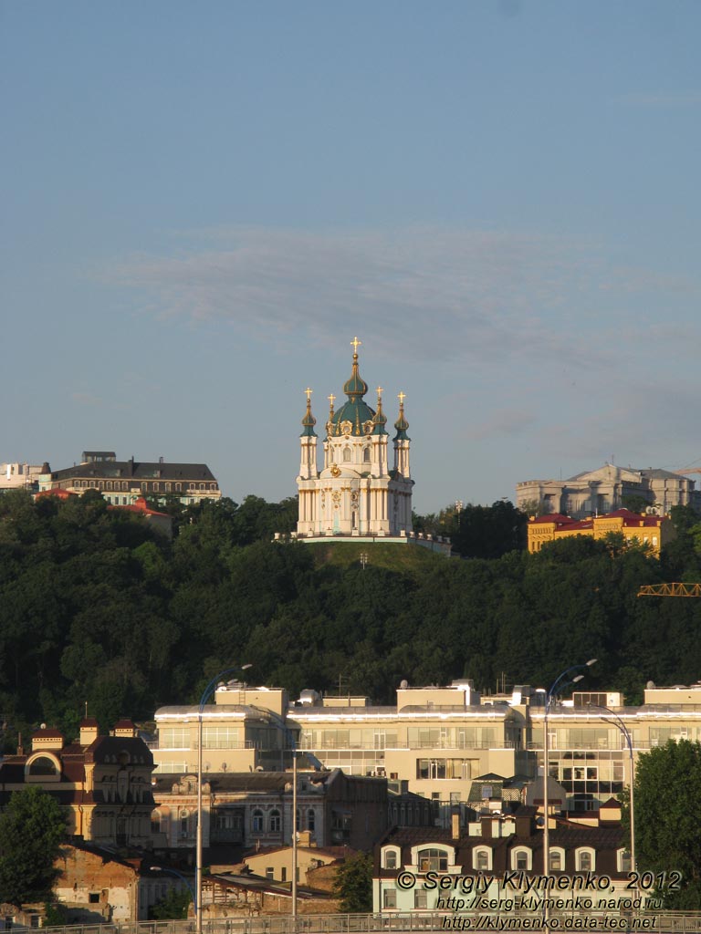 Фото Киева. Вид с Подола на Андреевскую церковь.