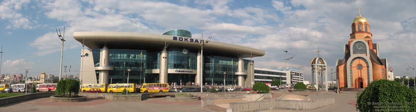 Фото Киева. Терминал «Южный» Центрального железнодорожного вокзала («Южный вокзал»). Вид с улицы Ползунова.