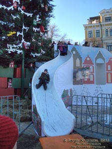 Фото Киева. Софиевская площадь. Возле Рождественской ёлки 2015 года.