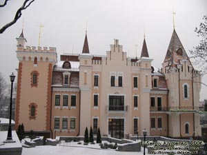 Фото Киева. Новое здание Кукольного театра. Вид с северо-запада.