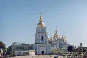 Фото Киева. Михайловский Златоверхий монастырь (вид со стороны Софиевской площади).