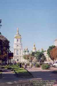 Фото Киева. Вид на колокольню и Собор Святой Софии со стороны Михайловской площади.
