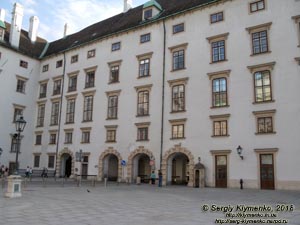 Вена (Vienna), Австрия (Austria). Фото. Площадь In der Burg (Innerer Burghof, Hofburg Wien). Вид на южный угол площади.