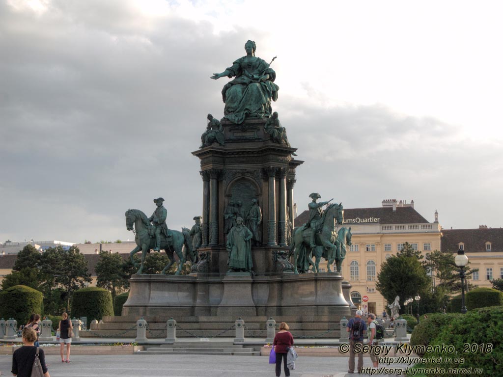 Вена (Vienna), Австрия (Austria). Фото. Площадь Марии Терезии (Maria-Theresien-Platz). Памятник Марии Терезии (Maria-Theresien-Denkmal).