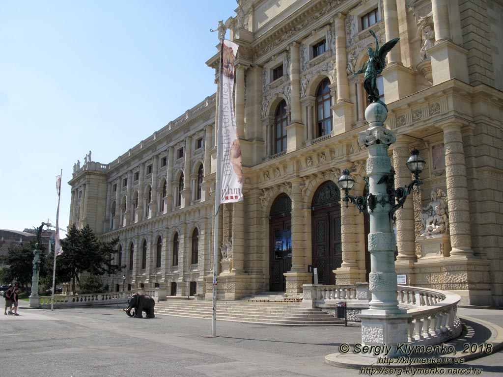 Вена (Vienna), Австрия (Austria). Фото. Площадь Марии Терезии (Maria-Theresien-Platz). Музей естественной истории (Naturhistorisches Museum Wien).