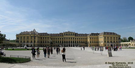 Вена (Vienna), Австрия (Austria). Фото. Дворец Шёнбрунн (Schloss Schonbrunn). Северный фасад дворца.