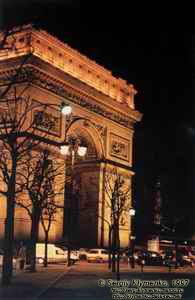 Париж. Триумфальная арка (Arc de Triomphe) ночью