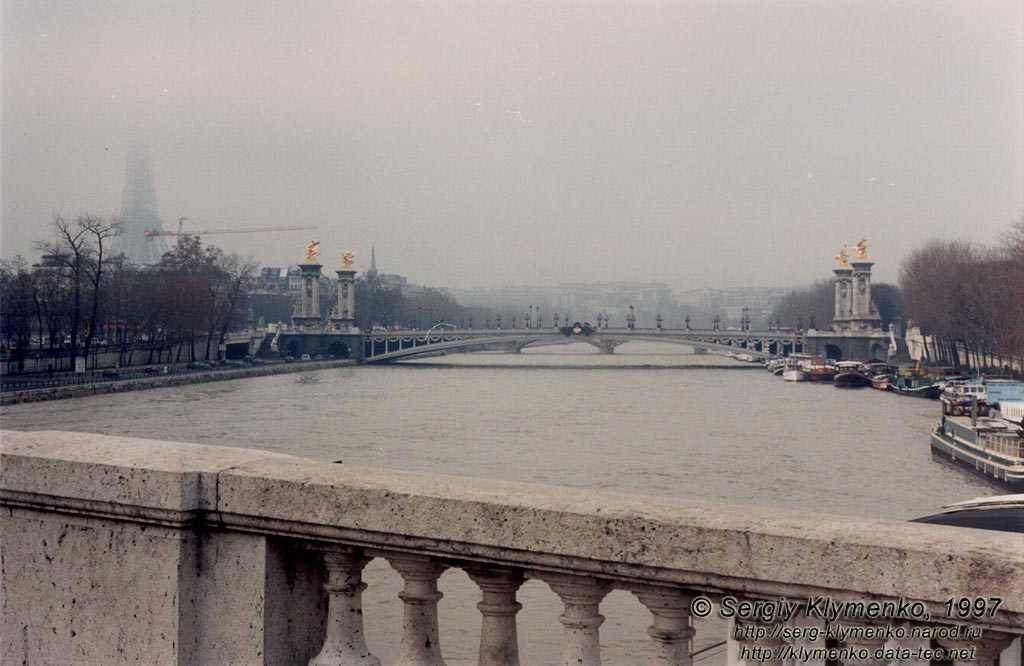 Париж. Вид с моста "de la Concorde" на Сену и мост Александра III.