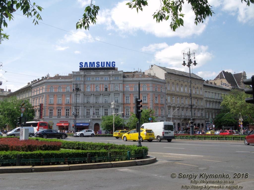 Будапешт (Budapest), Венгрия (Magyarország). Фото. Oktogon - площадь характерной восьмигранной формы на пересечении проспекта Andrássy (Andrássy út) с бульваром Терезы (Teréz körút), являющмся частью Большого бульварного кольца (Nagykörút).