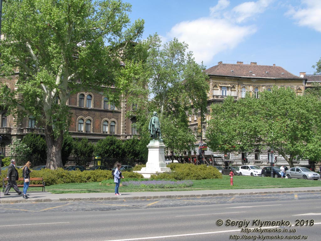 Будапешт (Budapest), Венгрия (Magyarország). Фото. Пешт. Kodály körönd - площадь на пересечении проспекта Andrássy (Andrássy út) с улицей Felsőerdősor (Felsőerdősor u.)