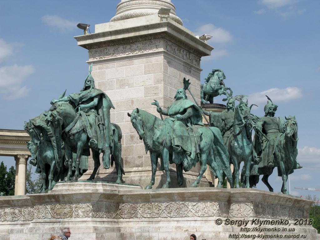 Будапешт (Budapest), Венгрия (Magyarország). Фото. Площадь Героев (Hősök tere). Монумент Тысячелетия (Millenniumi emlékmű), фрагмент.