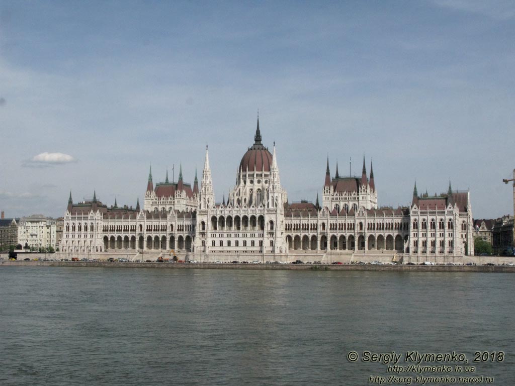 Будапешт (Budapest), Венгрия (Magyarország). Фото. Вид на Пешт (левый берег Дуная) со стороны Буды (Buda). Здание парламента Венгерии (Országház).