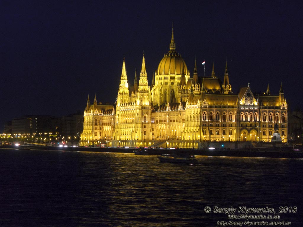 Будапешт (Budapest), Венгрия (Magyarország). Фото. Здание парламента Венгерии (Országház) ночью. Вид со стороны Буды (Buda).