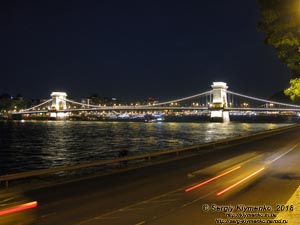 Будапешт (Budapest), Венгрия (Magyarország). Фото. Вид на Дунай и Цепной мост Сеченьи (Széchenyi lánchíd) ночью.