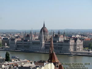 Будапешт (Budapest), Венгрия (Magyarország). Фото. Буда. Вид на Дунай и здание парламента Венгерии (Országház) с Рыбацкого бастиона (Halaszbastya).