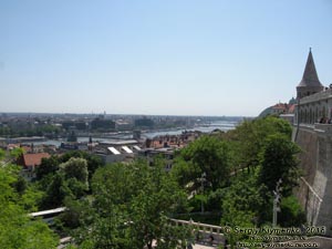 Будапешт (Budapest), Венгрия (Magyarország). Фото. Вид на Дунай и Цепной мост Сеченьи (Széchenyi lánchíd) с Рыбацкого бастиона (Halaszbastya).