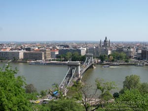 Будапешт (Budapest), Венгрия (Magyarország). Фото. Вид на Дунай, Пешт и Цепной мост Сеченьи (Széchenyi lánchíd) от Будайской крепости (Budai Vár).