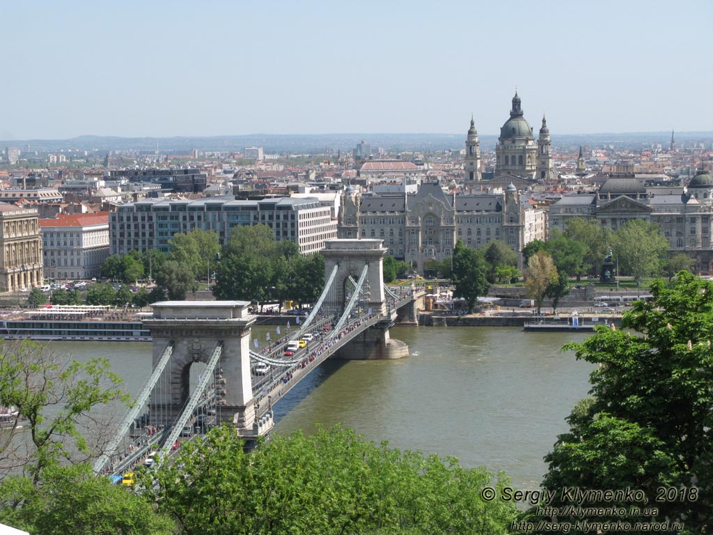 Будапешт (Budapest), Венгрия (Magyarország). Фото. Вид на Дунай, Пешт и Цепной мост Сеченьи (Széchenyi lánchíd) от Будайской крепости (Budai Vár).