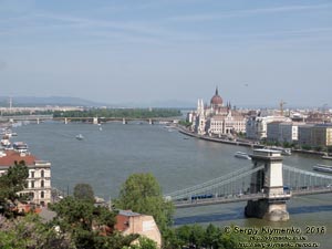 Будапешт (Budapest), Венгрия (Magyarország). Фото. Вид на Дунай, Цепной мост Сеченьи (Széchenyi lánchíd) и Пешт от Королевского двореца (Budavári Palota).