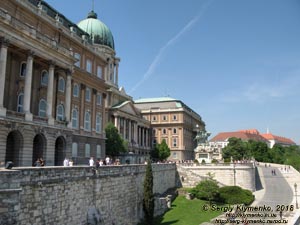 Будапешт (Budapest), Венгрия (Magyarország). Фото. Будайская крепость (Budai Vár). Королевский дворец (Budavári Palota).