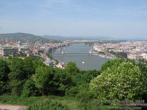 Будапешт (Budapest), Венгрия (Magyarország). Фото. Буда. Вид на Дунай, Буду и Пешт с холма Геллерт (Gellért-hegy).