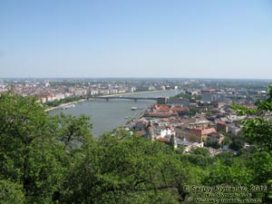 Будапешт (Budapest), Венгрия (Magyarország). Фото. Буда. Вид на Дунай и Пешт с холма Геллерт (Gellért-hegy) от Цитадели (Citadella).