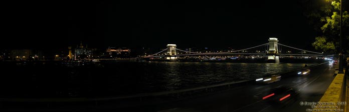 Будапешт (Budapest), Венгрия (Magyarország). Фото. Вид на Дунай и Цепной мост Сеченьи (Széchenyi lánchíd) ночью. Панорама ~90°.