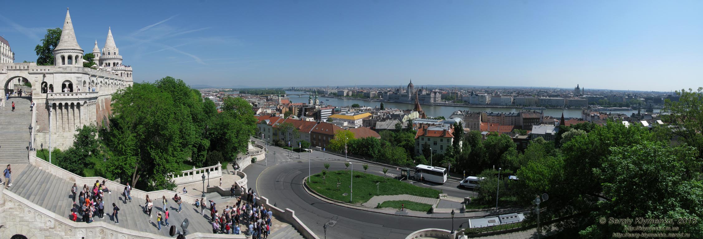 Будапешт (Budapest), Венгрия (Magyarország). Фото. Буда. Вид на Буду, Дунай и Пешт с Южного Рыбацкого бастиона (Déli Halászbástya). Панорама ~150°.