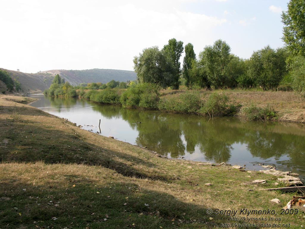 Молдавия. Фото. Речка Реут возле села Требужены (Trebujeni).