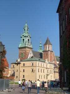 Фото Кракова. Кафедральный собор Станислава и Вацлава (Вавельская кафедра - Katedra na Wawelu), вид с юго-запада.