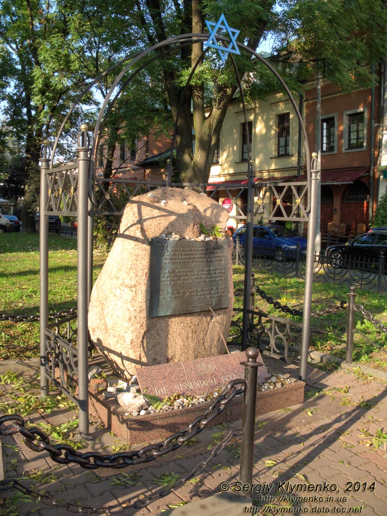 Фото Кракова. Казимеж (Kazimierz). Памятник евреям Кракова и окраин, замордованным во время Голокоста (ul. Szeroka).