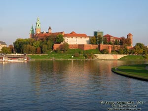 Фото Кракова. Вавель (Wawel), общий вид со стороны Вислы.