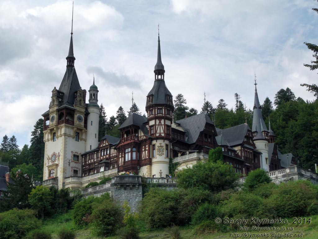 Румыния (Romania), город Синая (Sinaia). Замок Пелеш (Castelul Peles). Фото. Общий вид замка.