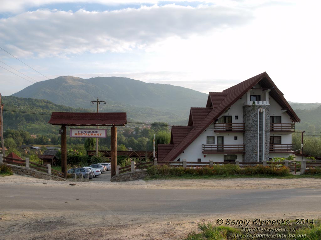Румыния (Romania), село Корбені (Corbeni, Arges). Фото. Отель-ресторан «Belvedere Lodge» (Cazare Pensiunea Belvedere, 45°18'32.00"N, 24°38'50.70"E).
