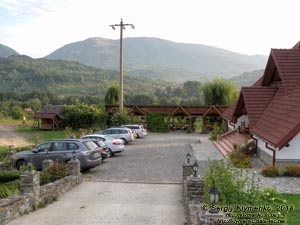 Румыния (România), село Корбені (Corbeni, Arges). Фото. Отель-ресторан «Belvedere Lodge» (Cazare Pensiunea Belvedere, 45°18'32.00"N, 24°38'50.70"E).