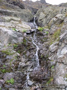 Румыния (România), Трансфэгэрашское шоссе (Transfăgărăşan). Фото. Высота над уровнем моря ~1950 м, южные склоны горного массива Фэгэраш (45°35'39"N, 24°37'52"E).